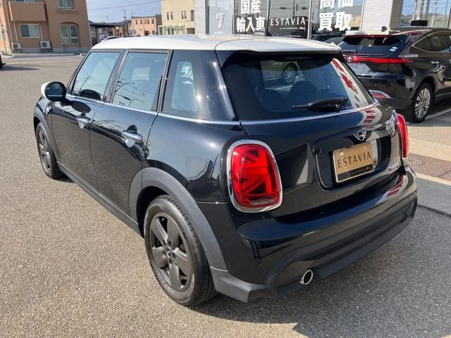 MINI MINI COOPER D PREMIUM PLUS PACKAGE ESSENTIAL TRIM 2023 — миниатюра 3
