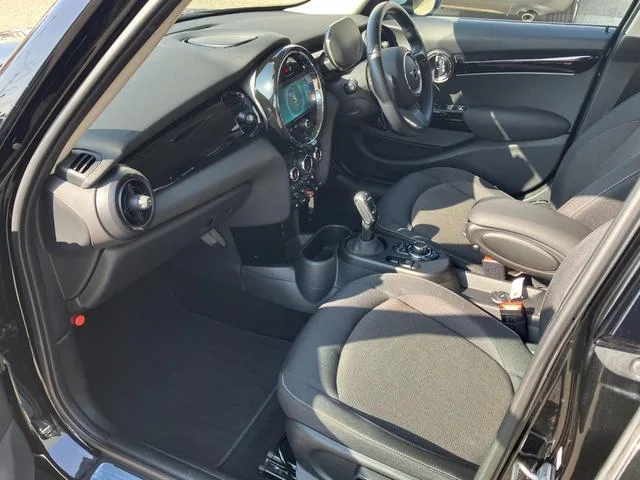 MINI MINI COOPER D PREMIUM PLUS PACKAGE ESSENTIAL TRIM 2023 — миниатюра 4