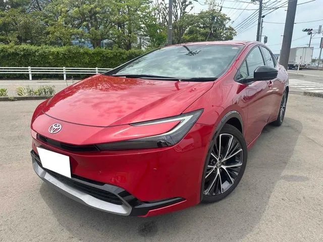 Toyota Prius Z 2023 — фото 1, купить с доставкой в Москву