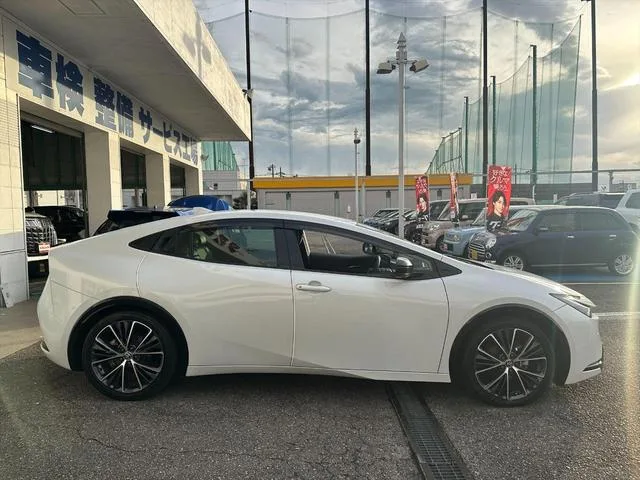 Toyota Prius Z 2023 — миниатюра 3