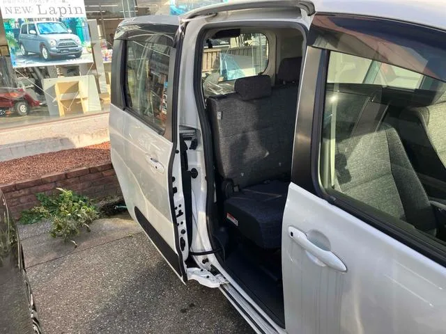 Toyota SIENTA HYBRID Z 2023 — миниатюра 4