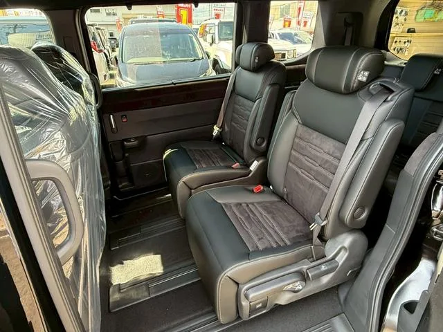 Honda STEPWAGON E:HEV SPADA PREMIUM LINE BLACK EDITION 2025 — миниатюра 3