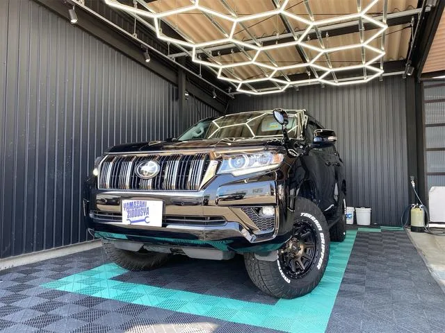 Toyota Land Cruiser Prado TX L PACKAGE 70TH ANNIVERSARY LIMITED 2022 — фото 1, купить с доставкой в Москву
