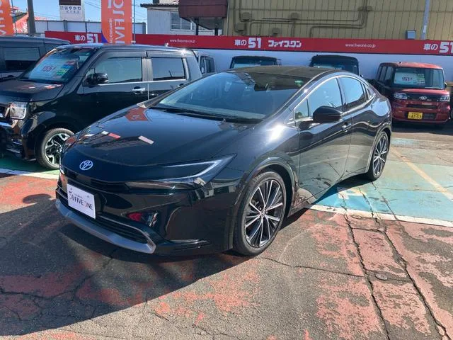 Toyota Prius Z 2023 — фото 1, купить с доставкой в Москву