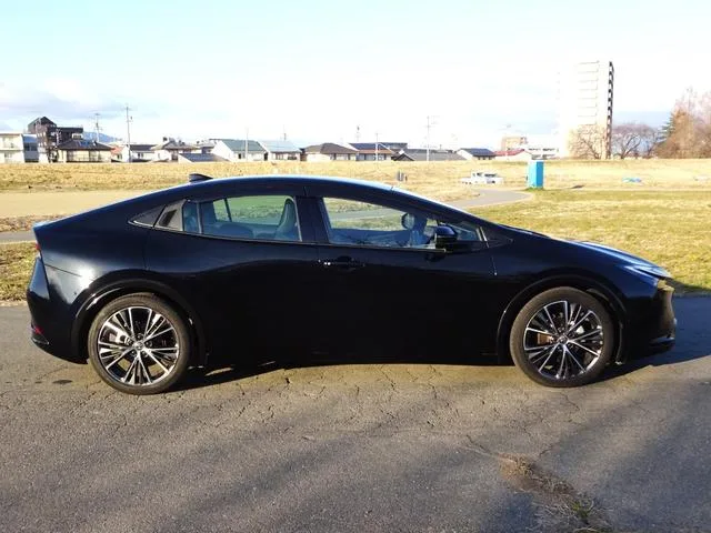 Toyota Prius Z 2023 — миниатюра 3
