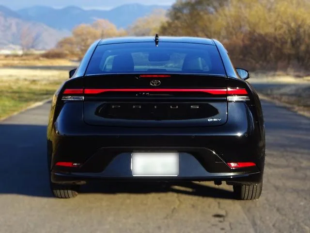 Toyota Prius Z 2023 — миниатюра 5