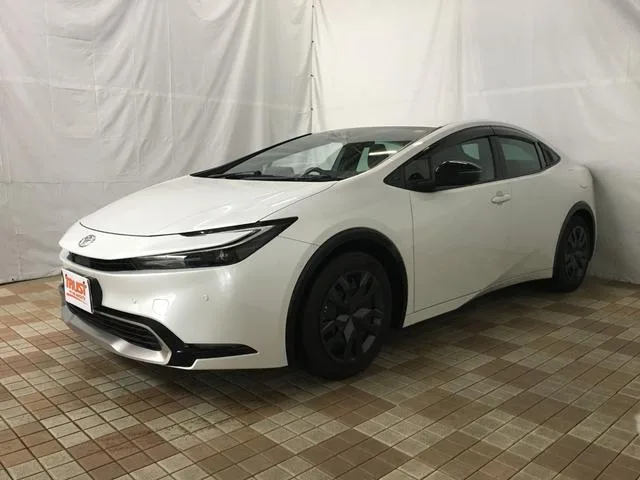 Toyota Prius Z 2023 — миниатюра 2