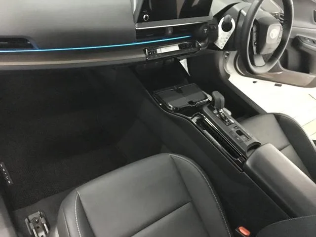 Toyota Prius Z 2023 — миниатюра 3