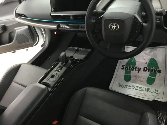 Toyota Prius Z 2023 — миниатюра 4