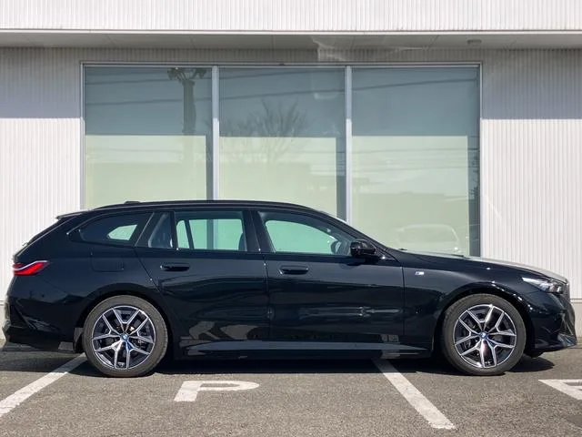 BMW i5 E DRIVE 40 TOURING M-SPORT 2025 — миниатюра 4