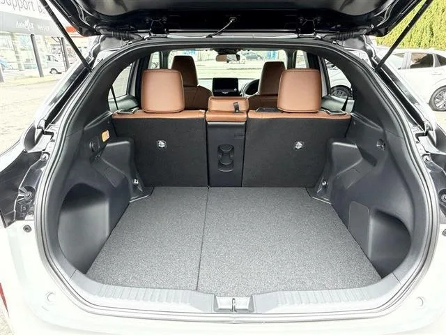 Toyota YARIS CROSS HYBRID Z ADVENTURE 2026 — миниатюра 3