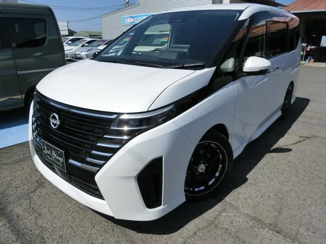 Nissan SERENA E-POWER HIGHWAY STAR V 2024 — фото 1, купить с доставкой в Москву