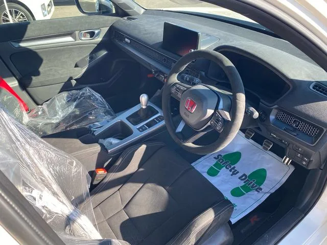 Honda CIVIC TYPE R RACING BLACK PACKAGE 2025 — миниатюра 4