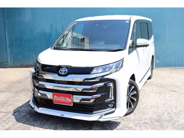 Toyota NOAH HYBRID S-Z 2023 — фото 1, купить с доставкой в Москву