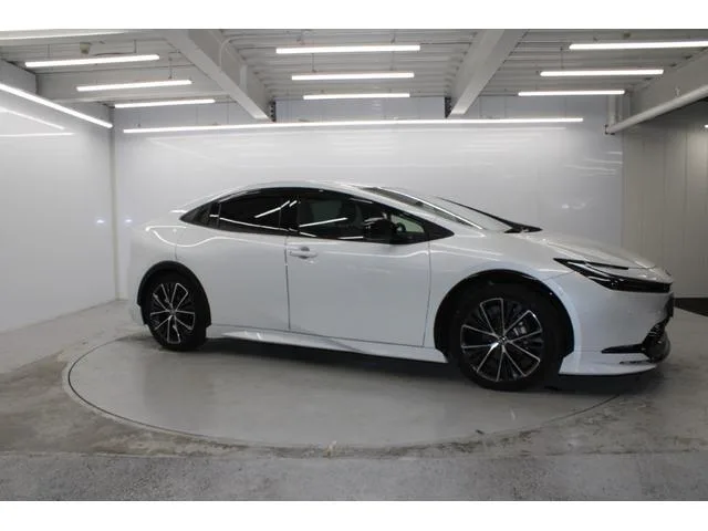 Toyota Prius Z 2023 — миниатюра 2