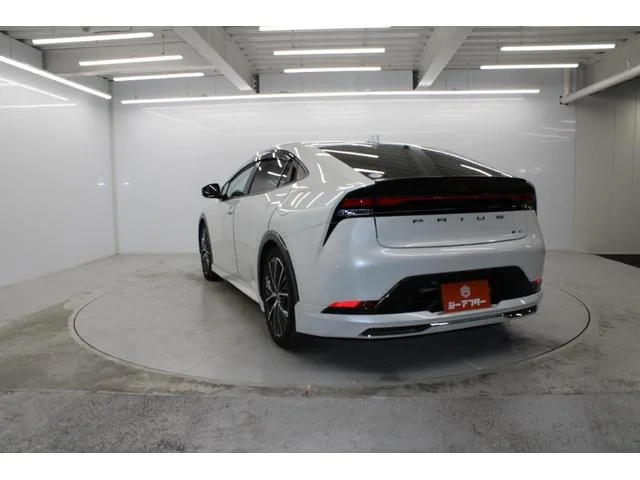 Toyota Prius Z 2023 — миниатюра 3