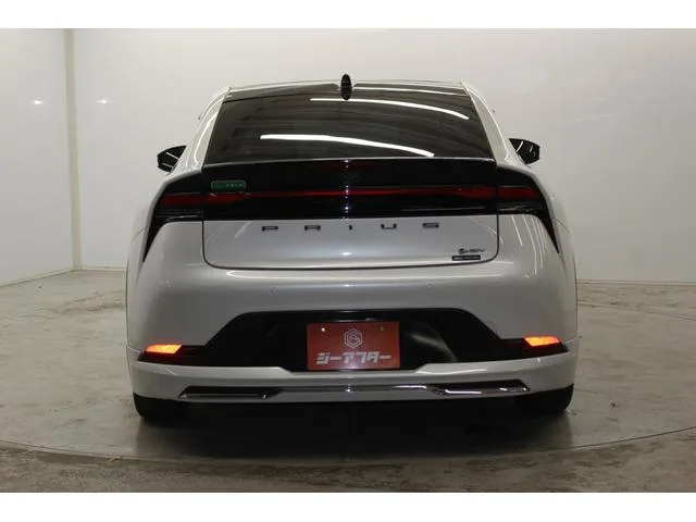 Toyota Prius Z 2023 — миниатюра 2