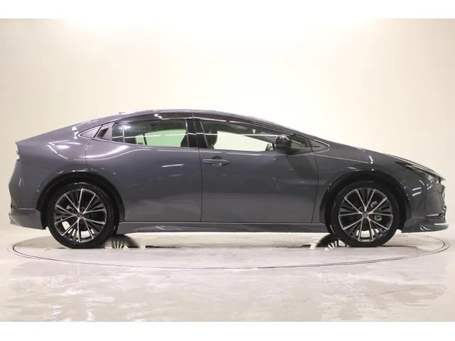Toyota Prius Z 2023 — миниатюра 4
