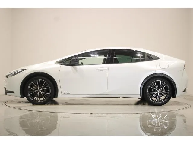 Toyota Prius Z 2023 — миниатюра 3