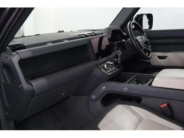 Land Rover Defender 90X-DYNAMIC HSE D300 2023 — миниатюра 5