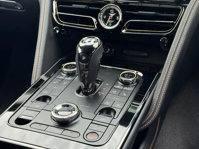 Bentley Flying Spur HYBRID 2025 — миниатюра 2