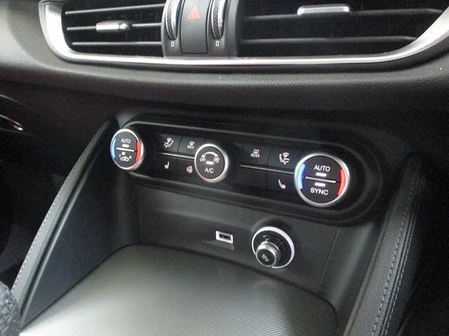Alfa Romeo Stelvio 2.0 TURBO Q4 VELOCE 2023 — миниатюра 4