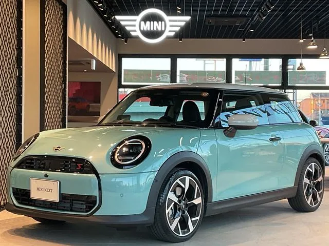 MINI MINI COOPER S CLASSIC TRIM 2024 — фото 1, купить с доставкой в Москву