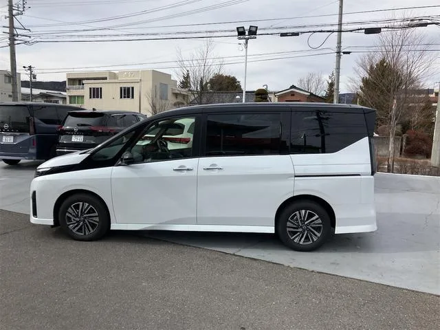 Nissan SERENA E-POWER HIGHWAY STAR V 2025 — миниатюра 4