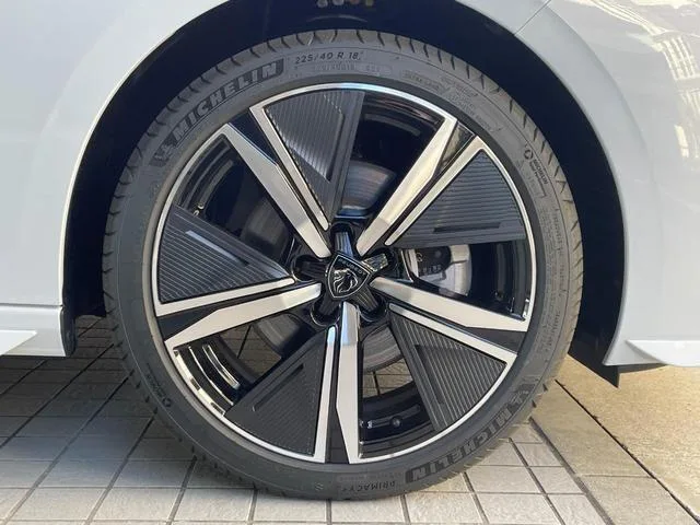 Peugeot 308 GT HYBRID 2025 — миниатюра 3