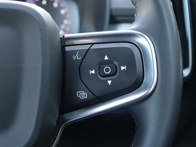 Volvo XC40 B3 MOMENTUM 2022 — миниатюра 4