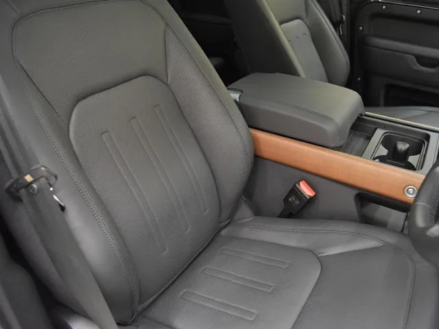 Land Rover Defender 110X D300 2024 — миниатюра 3