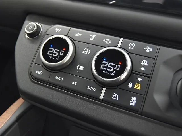 Land Rover Defender 110X D300 2024 — миниатюра 4