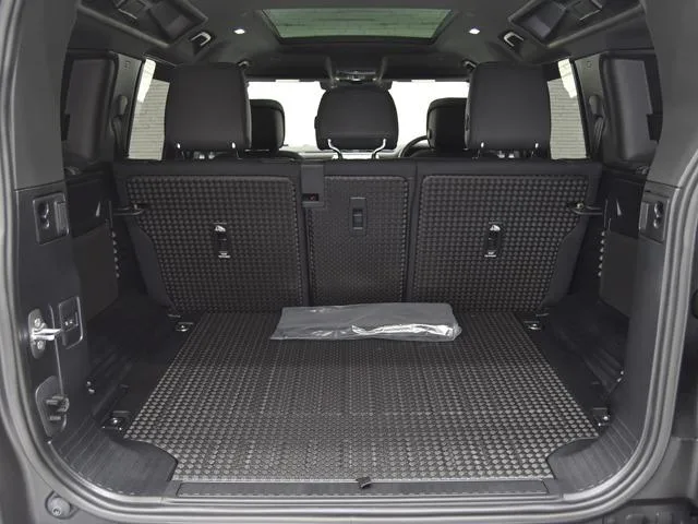 Land Rover Defender 110X D300 2024 — миниатюра 5