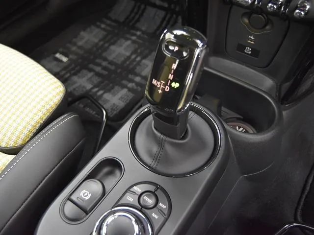MINI MINI COOPER S CONVERTIBLE RESOLUTE EDITION 2023 — миниатюра 5