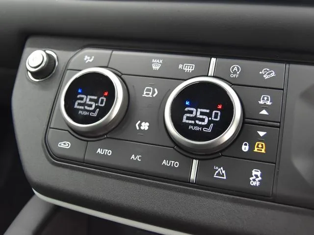 Land Rover Defender 110X-DYNAMIC HSE D300 2024 — миниатюра 5