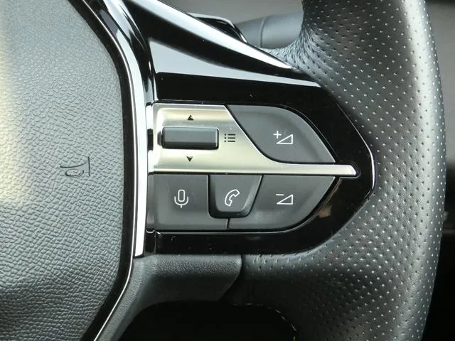Peugeot 308 SW GT BLUE HDI 2022 — миниатюра 2