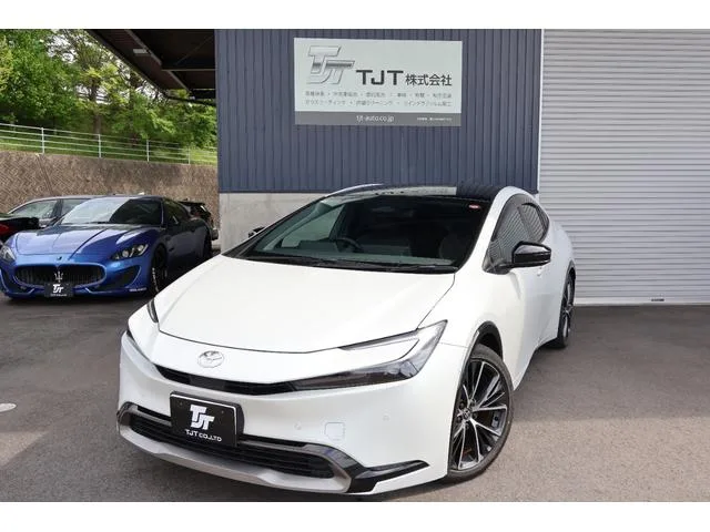 Toyota Prius Z 2023 — фото 1, купить с доставкой в Москву