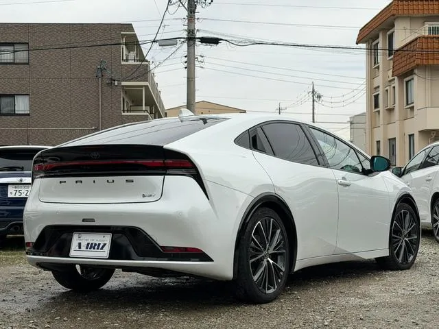 Toyota Prius Z 2023 — миниатюра 3