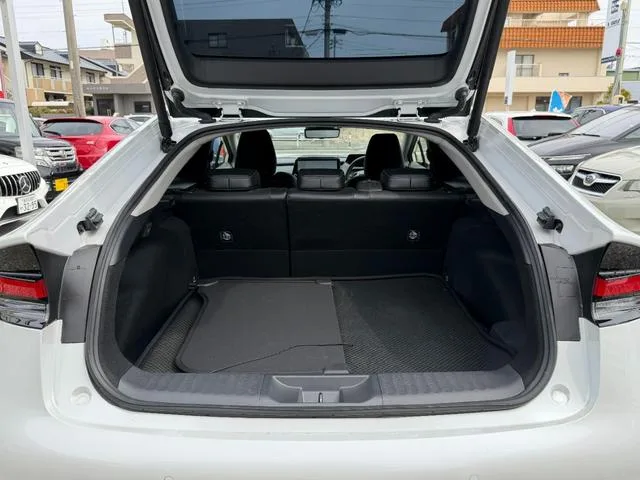 Toyota Prius Z 2023 — миниатюра 5
