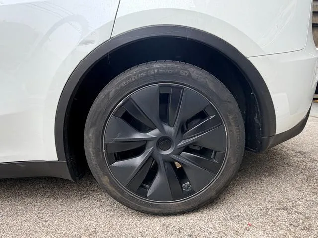 Tesla Model Y RWD 2024 — миниатюра 5
