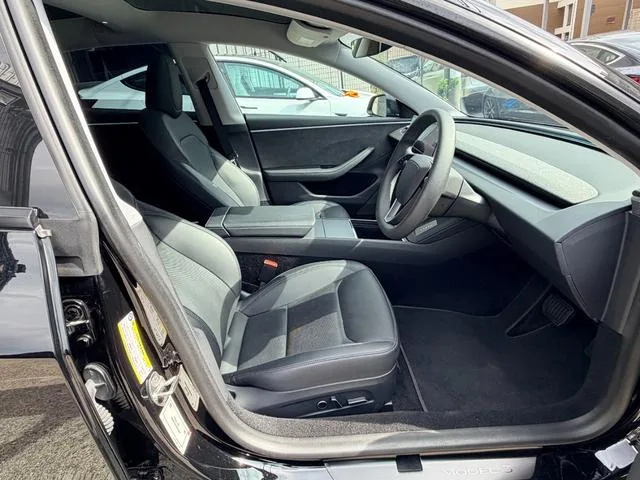 Tesla Model 3 LONG RANGE AWD 2023 — миниатюра 3