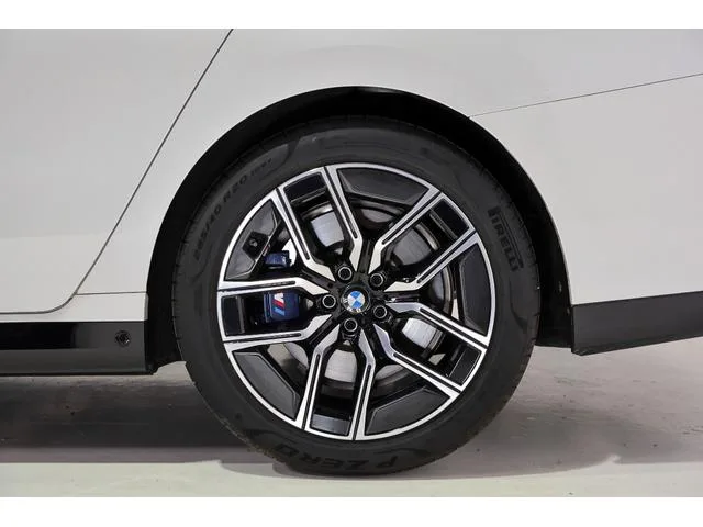 BMW 7 Series 740i M-SPORT 2024 — миниатюра 3