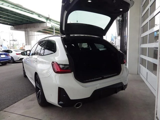 BMW 3 Series 320i TOURING M SPORT 2023 — миниатюра 3