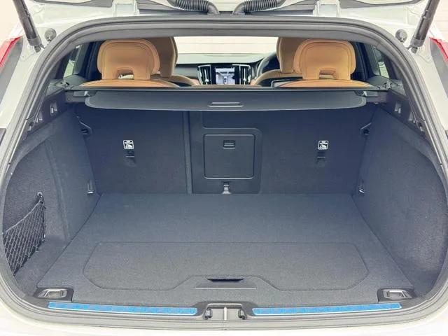 Volvo V60 ULTRA B4 2025 — миниатюра 3