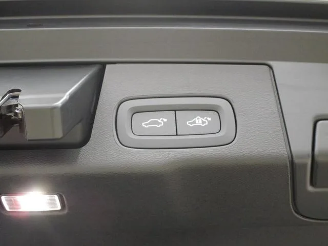 Volvo XC60 ULTRA B5 AWD 2025 — миниатюра 4