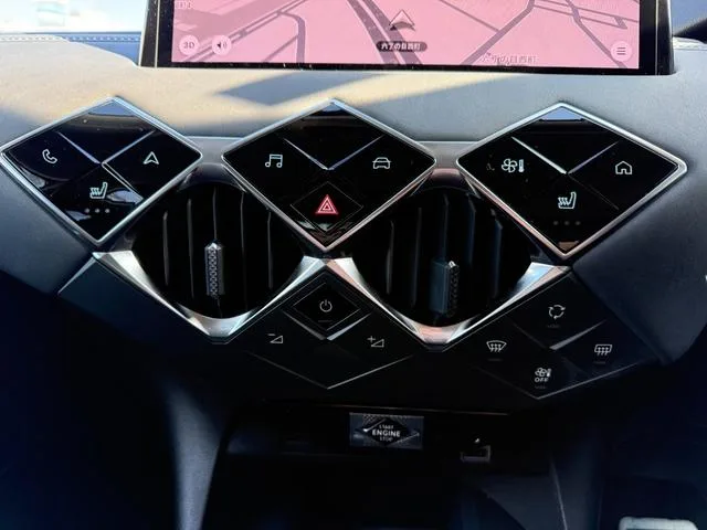 DS DS3 OPERA BLUE HDI EDITION NOIR ET BLANC 2025 — миниатюра 5