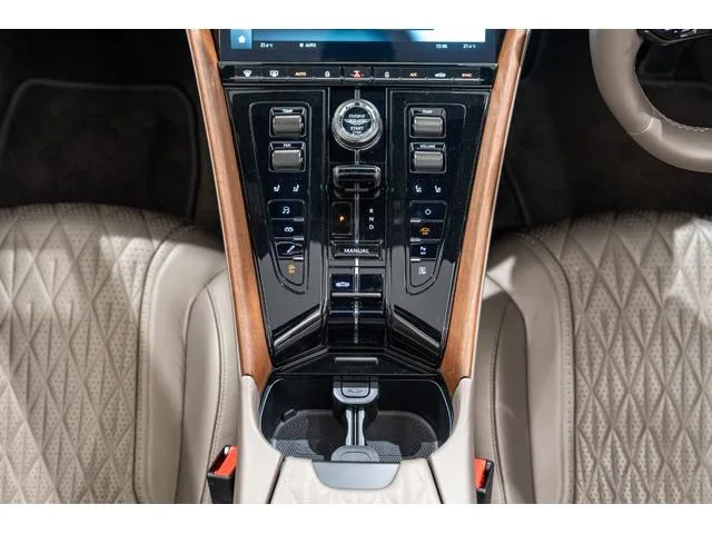 Aston Martin DB12 VOLANTE BASE GRADE 2024 — миниатюра 3