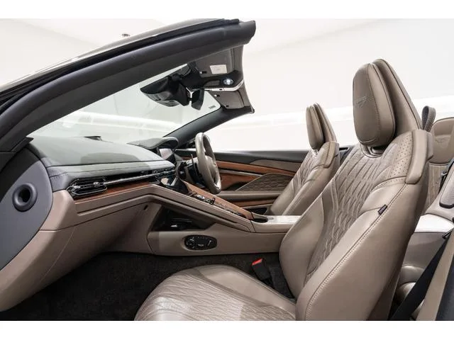Aston Martin DB12 VOLANTE BASE GRADE 2024 — миниатюра 4