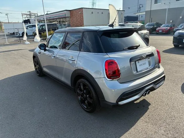 MINI MINI COOPER SD CLASSIC TRIM 2023 — миниатюра 2