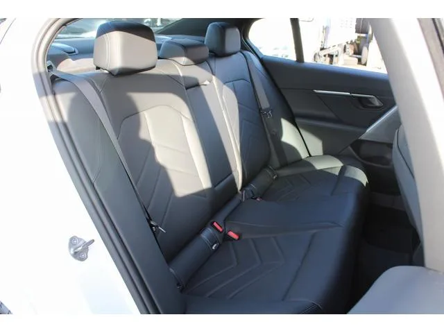 BMW 5 Series 523D X DRIVE M-SPORT 2024 — миниатюра 3